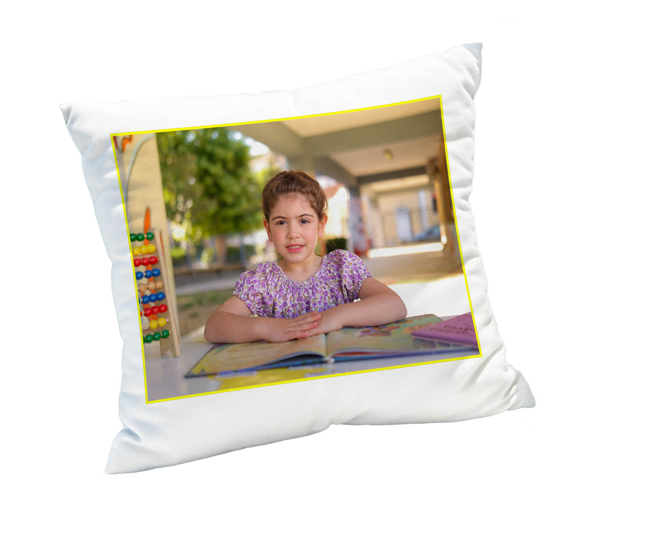 Κίτρινο πλαίσιο και τίτλο σχολείου